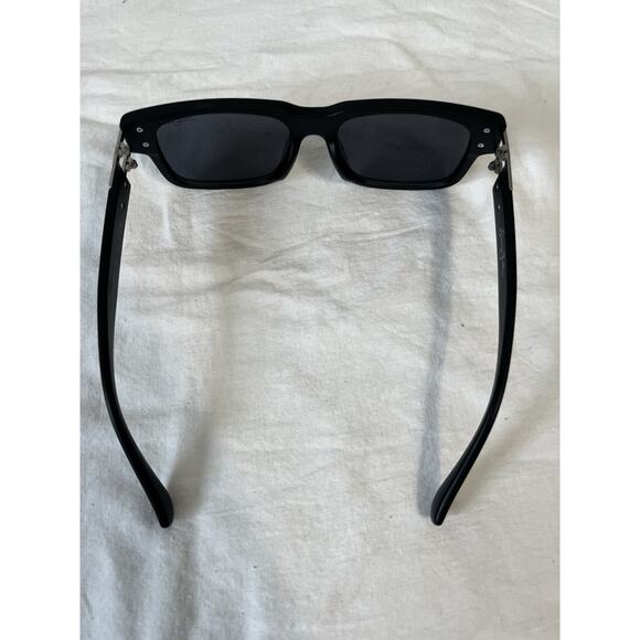 Sean John Matte Black & Silver Designer Sunglasses Dark Grey Tint UV Lenses - Picture 3 of 7